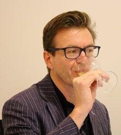 Alistair Cooper MW - Escritor especializado / UK Master of Wine desde 2017, Alistair Cooper MW es jurado en los Decanter World Wine Awards e International Wine Challenge, y desde 2018 presidente del