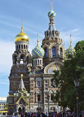 Visita panorámica de la ciudad, para conocer la historia de la capital rusa visitando lugares de interés: la laza Roja, una de las plazas más grandes del mundo, situada al pie de las murallas del