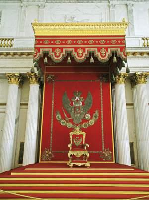 nería rusa. La joya del palacio, la Sala de Ámbar, se considera la octava maravilla del mundo. Regreso a San etersburgo. Tarde libre.