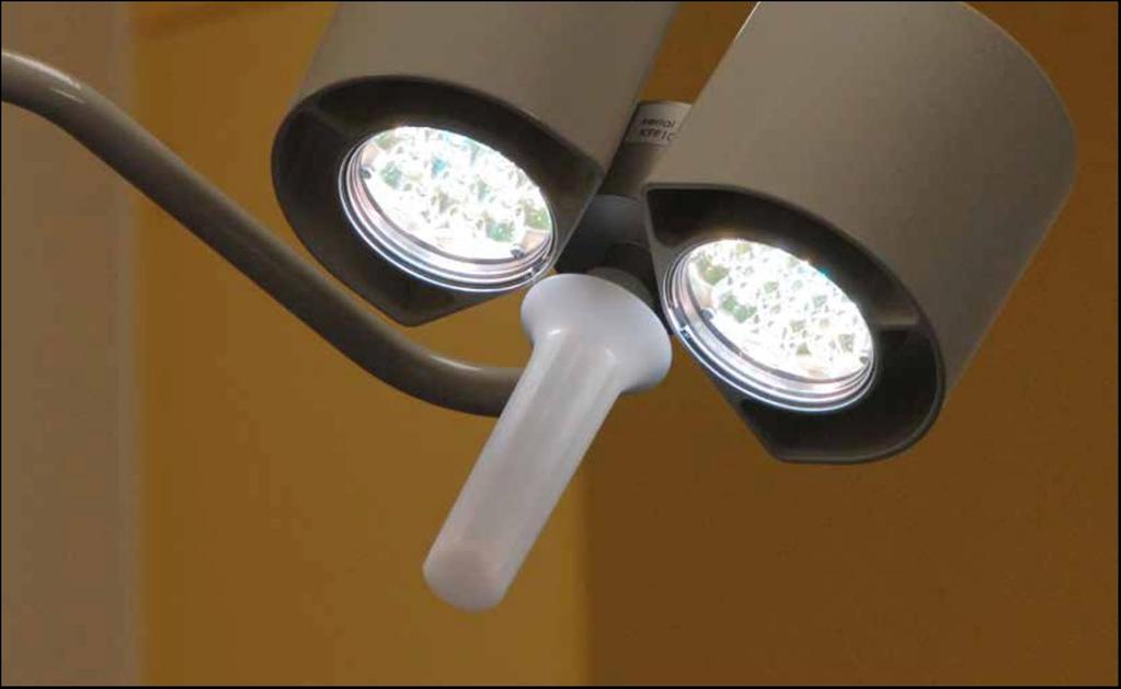 LAMPARAS DE EXAMEN No enfocable, ideal para cirugía menor Características y Ventajas La tecnología LED garantiza una alta eficiencia energética y el rendimiento de la luz Lámpara sellada