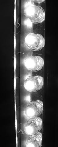 3.4-LEDS LEDS El desarrollo de los diodos de nitruro de galio posibilitó la obtención de un led que emitía luz blanca.