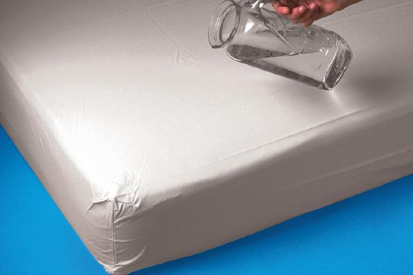Protector Impermeable De Colchón Características: Protege su colchón contra agentes externos y líquidos gracias a su tecnología Waterproof 100% impermeable.