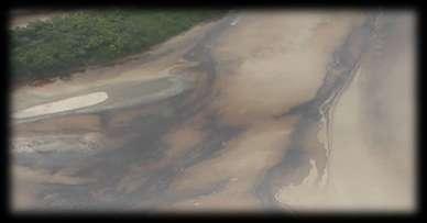 se rompió y causó un derrame de aproximadamente 11.000 barriles de Petróleo en el Río Coca.