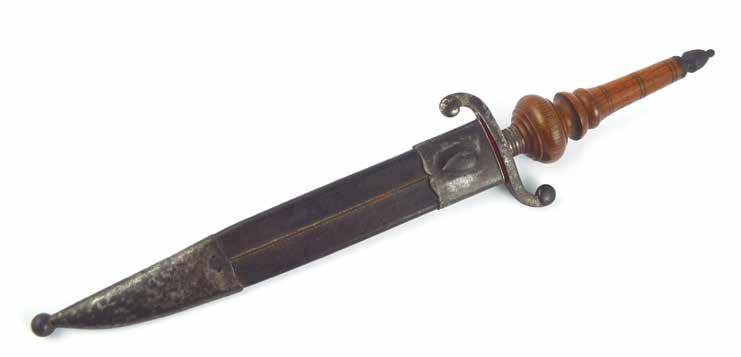 Lote 76 81. Espadín alemán fabricado por Kirschbaum, con empuñadura y guardamano en bronce; usado por la policía de campaña. 82.