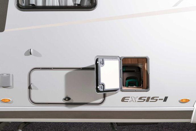 Los compartimentos adicionales ofrecen espacio para accesorios y piezas pequeñas en el Hymermobil Exsis-i.