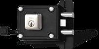 operated by key on both sides Reversible brass latch lever to open doors out swinging Steel case, strike and welding steel cover Two (2) keys 984 ¼ ackset de 70mm 70mm backset 106-60 Para puertas de