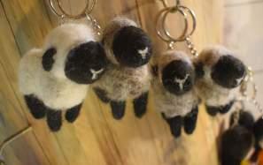Materia Prima: lana natural de oveja Precio: $3.