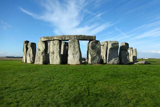 www.juventudrebelde.cu En el pasado se pensaba que Stonehenge se levantó en un absoluto aislamiento, pero los científicos demostraron lo contrario. Autor: www.oxfordscientificfilms.