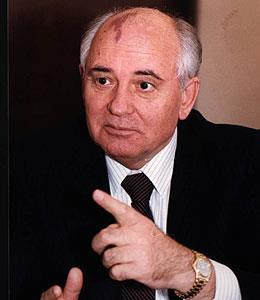 1985 Secretario PCUS Perestroika plan para revitalizar economía y liberalizar Gorbachov