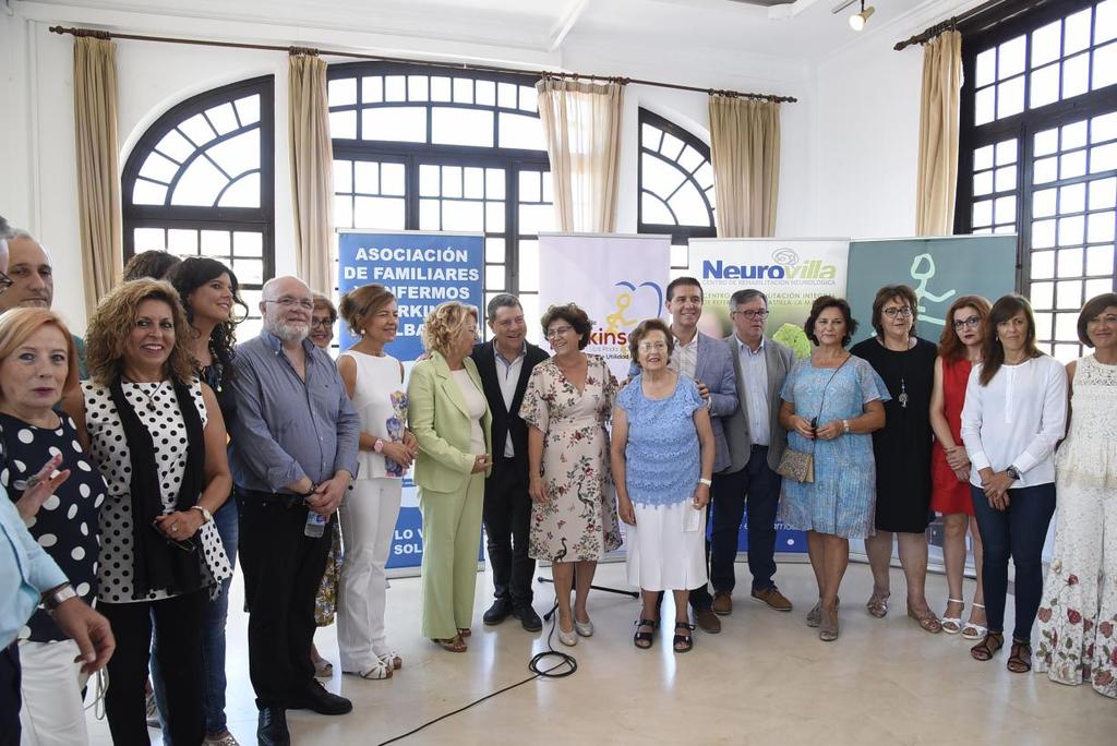 Visita a los colectivos sociales en la Feria de Albacete El presidente de Castilla-La Mancha, Emiliano García-Page, anunció que el Gobierno regional continuará la labor de recuperación y