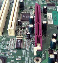 Este BUS permite una comunicación directa entre la tarjeta grafica y la memoria RAM y su uso se ha ido disminuyendo con la aparición de una nueva evolución conocida como PCI-Express