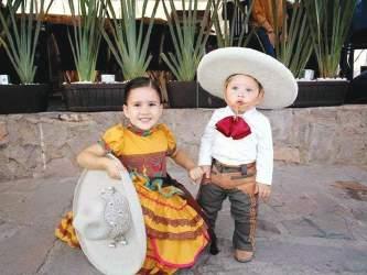 . GRAN FIESTA MEXICANA El próximo viernes 14 de Septiembre festejaremos nuestra independencia con una gran fiesta muy mexicana, éste día los niños podrán venir vestidos con algún traje típico.