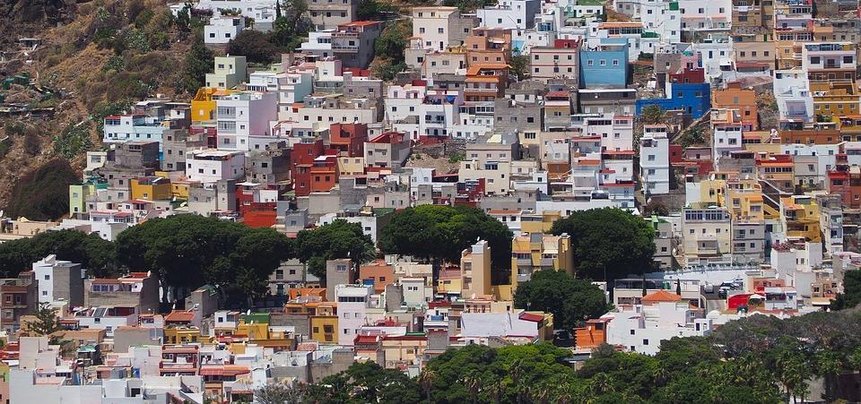 22 CONCLUSIONES Las principales conclusiones alcanzadas con la elaboración del presente estudio se enumeran a continuación: El GAP entre oferta y demanda de vivienda principal en Canarias indica que