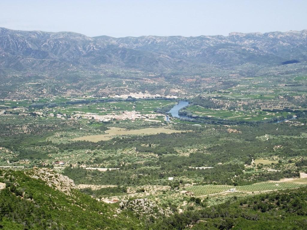 Depresión del Ebro Formación: primero estaba ocupada por el mar, luego fue cerrada y convertida en lago.