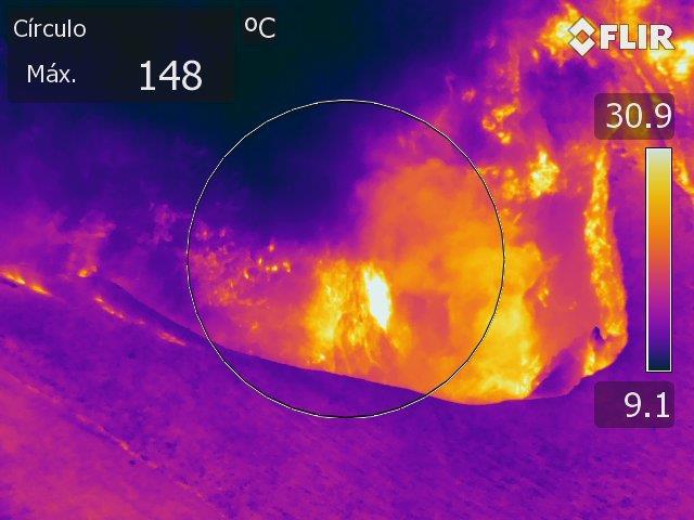 I. Volcán Turrialba Desde mediados del mes de octubre, el volcán Turrialba ha estado presentado importantes erupciones freáticas y algunas con influencia magmática, como por ejemplo, el pasado 16 de