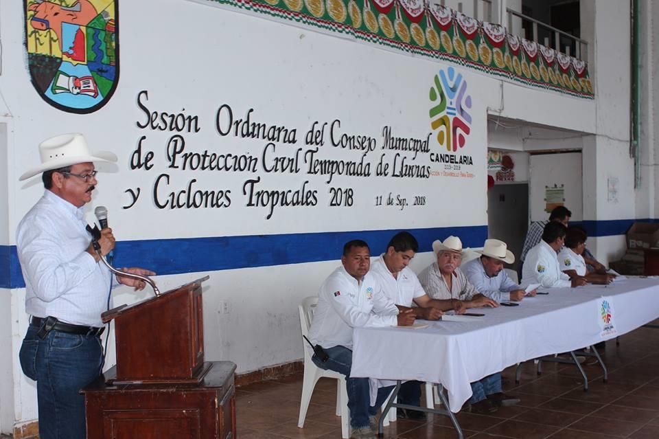 El alcalde Salvador Farias González dio inicio esta mañana a la sesión permanente del consejo municipal de Protección Civil Temporada de Lluvias y Ciclones Tropicales 2018, contándose con la