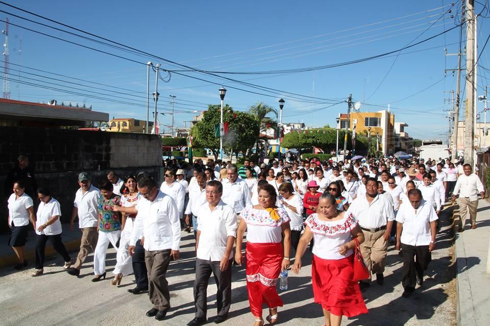 Desfile conmemorativo al 208