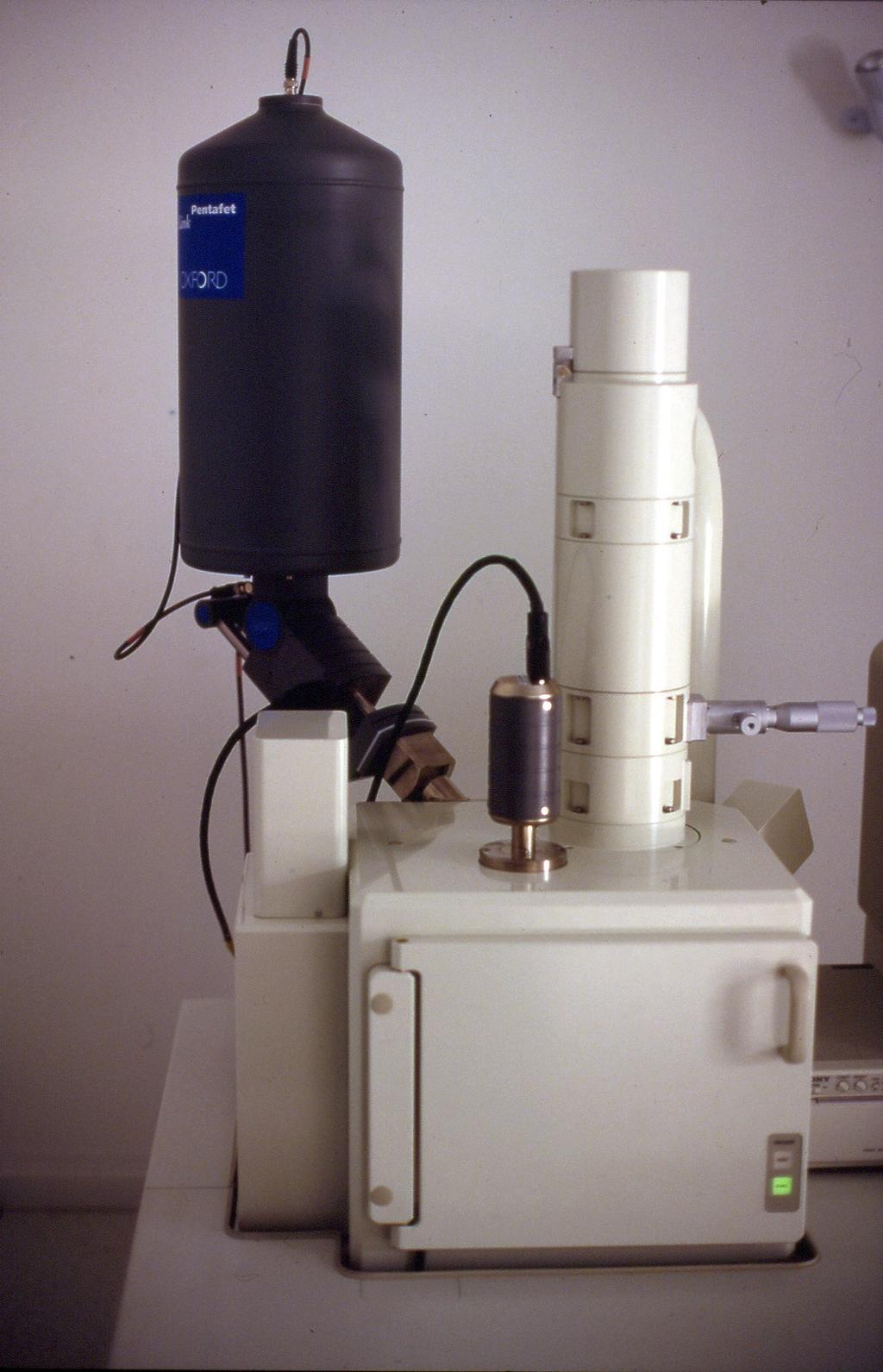 Depósito de nitrógeno líquido Espectrómetro de R-X Cañón de