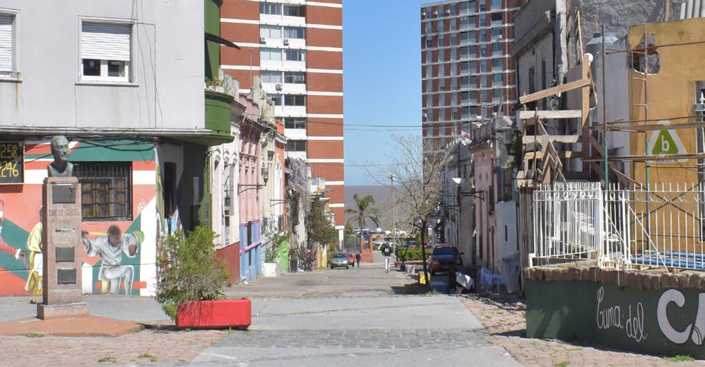 REPARACIÓN JUEGOS INFANTILES, COLOCACIÓN LUCES ANTIVANDÁLICAS Y PLANTACIÓN ESPECIES RESISTENTES AL AMBIENTE EN PLAZA ARGENTINA Ubicación: Acera oeste de calle Río