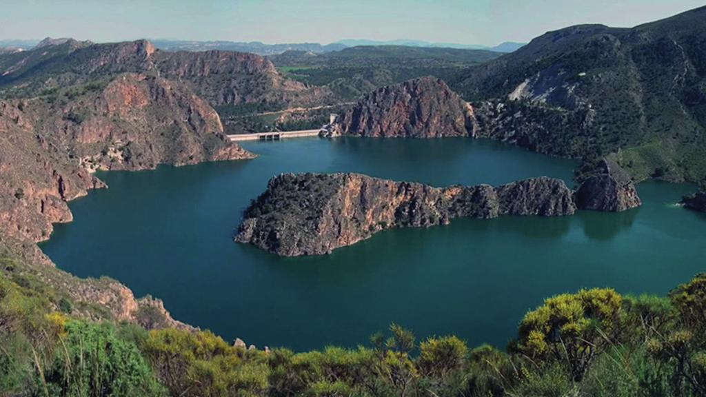 Acuíferos En el territorio de la Cuenca del Segura hay 244 acuíferos identificados que se agrupan en 63 masas de agua que abarcan varias provincias según los casos.