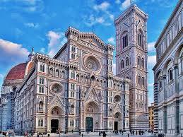 Piazza Dei Duomo amb la sumptuosa cúpula de Brunelleschi, el