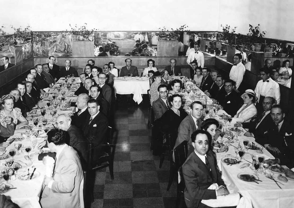 Mèxic DF, circa 1945 «El sopar dels gironins» exiliats a Mèxic, que se celebrà anualment durant una colla d anys. En aquesta ocasió al Restaurant Préndez.
