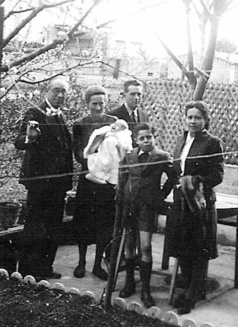 El polític 64 Montpeller, 15 de març de 1942 Josep Basagaña amb la seva esposa Dolors, Xavier Casademunt, Jordi Dot i Remei Masdemont.