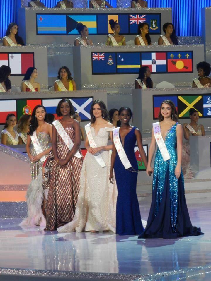 Las cinco reinas continentales de izquierda a derecha Miss Tailandia Nicolene Pichapa Limsnukan por Asia -Oceanía, Miss Uganda Quiin Abenakyo por