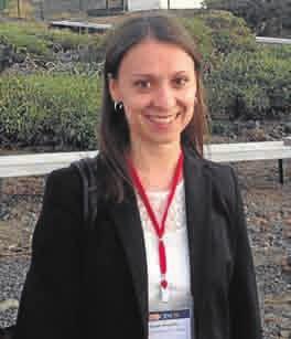 Licenciada en Periodismo por la Universidad de California y Máster en Estudios de Género por la Universidad de San Francisco. Tras Estados Unidos, se asienta en Extremadura en 2013.