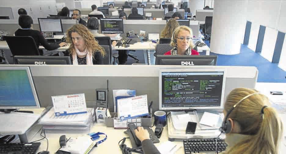 En muchos trabajos, las mujeres son ya mayoría con respecto al número de hombres. En muchas oficinas ocurre así.